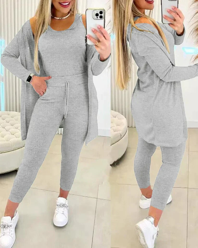 Jella – 3 parçalı set ile yuvarlak yaka üst, pantolon ve hırka