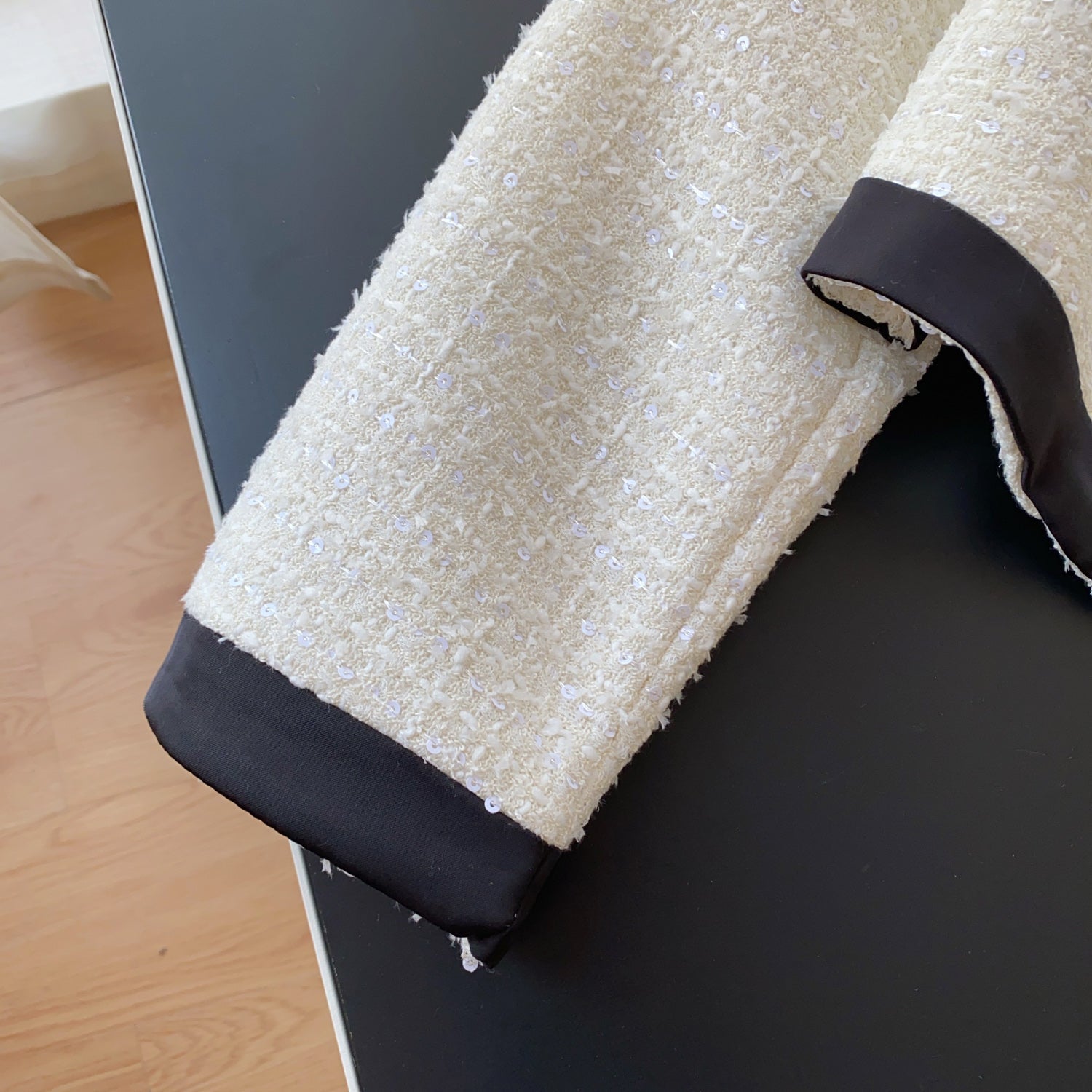 Yüksek Kalite Sıralı Fiyonklu Tweed Üst