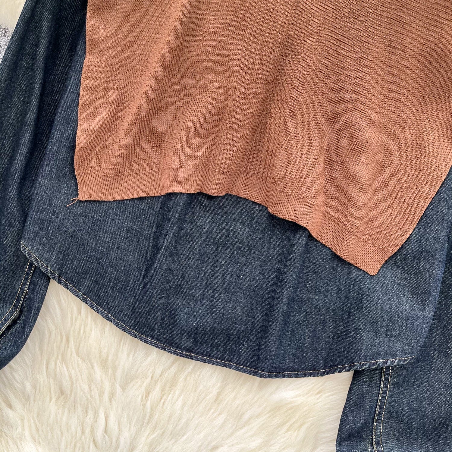 Örgü Şal ile Denim Gömlek