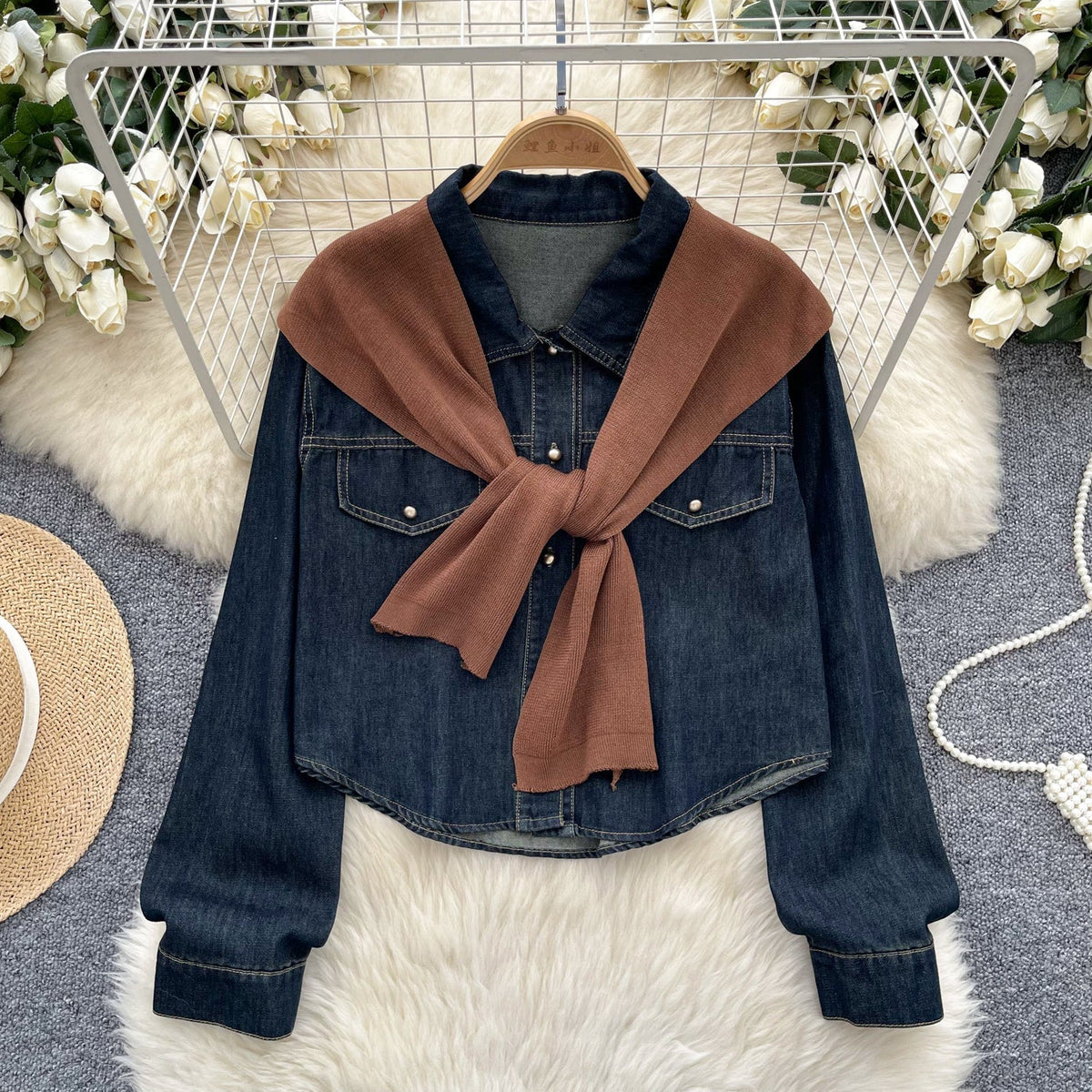 Örgü Şal ile Denim Gömlek