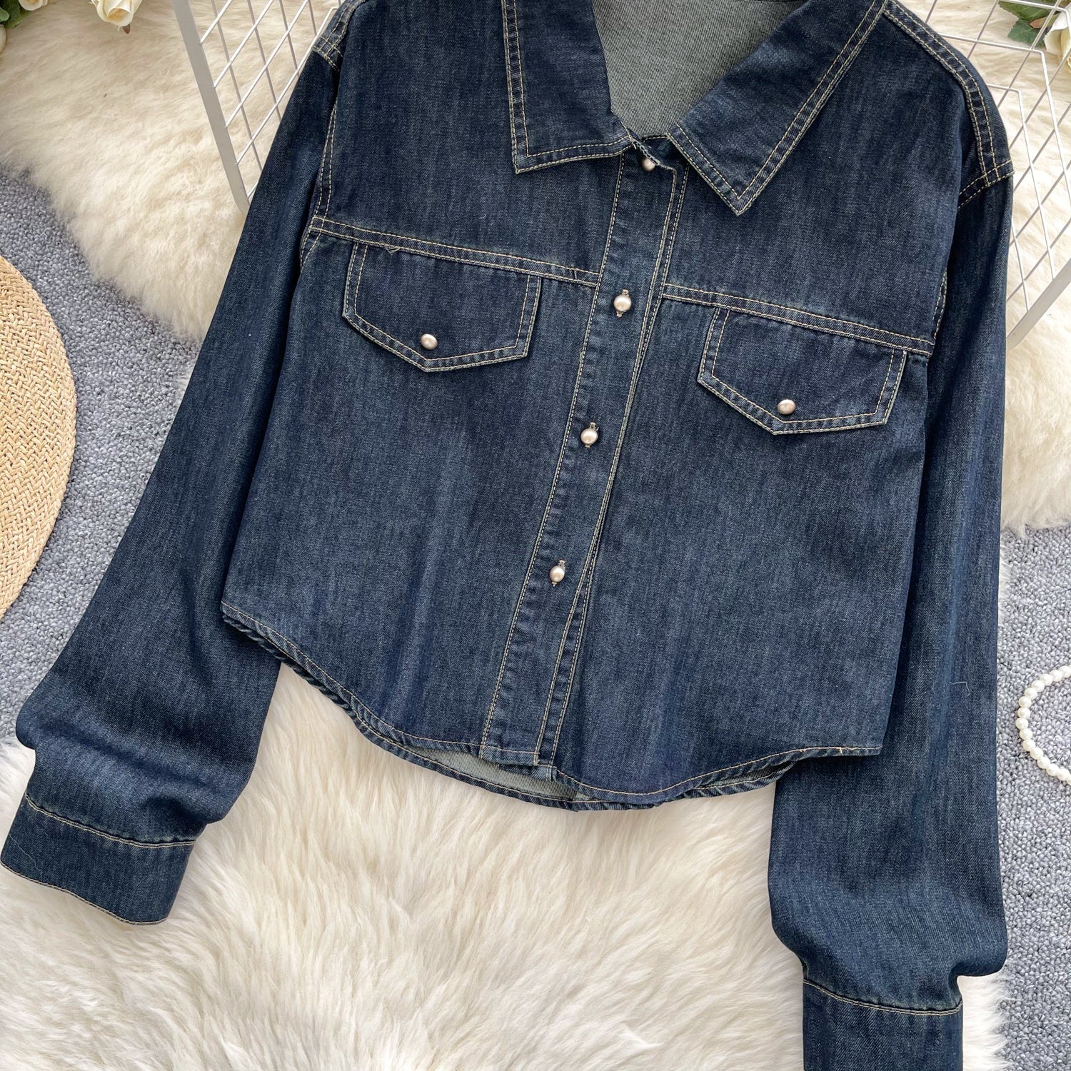 Örgü Şal ile Denim Gömlek