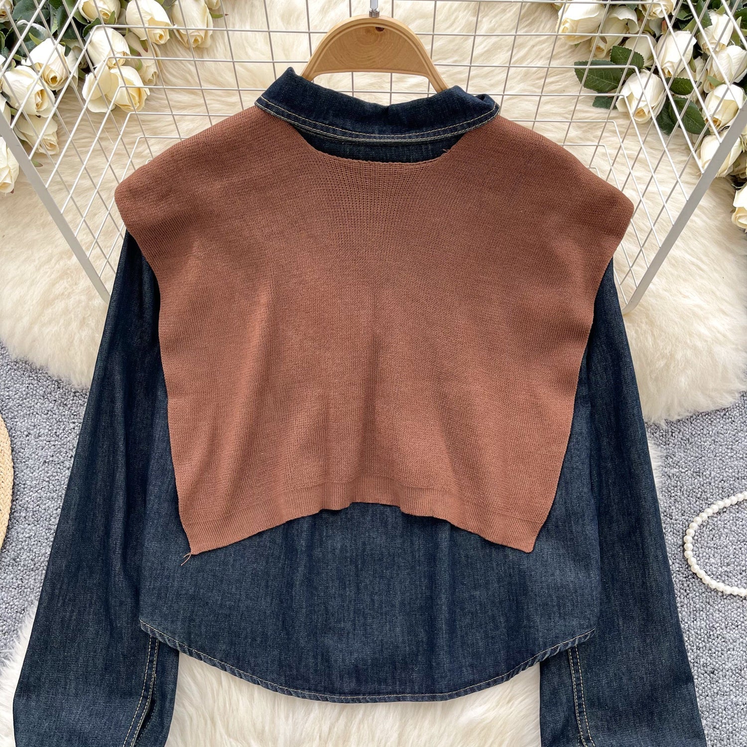 Örgü Şal ile Denim Gömlek