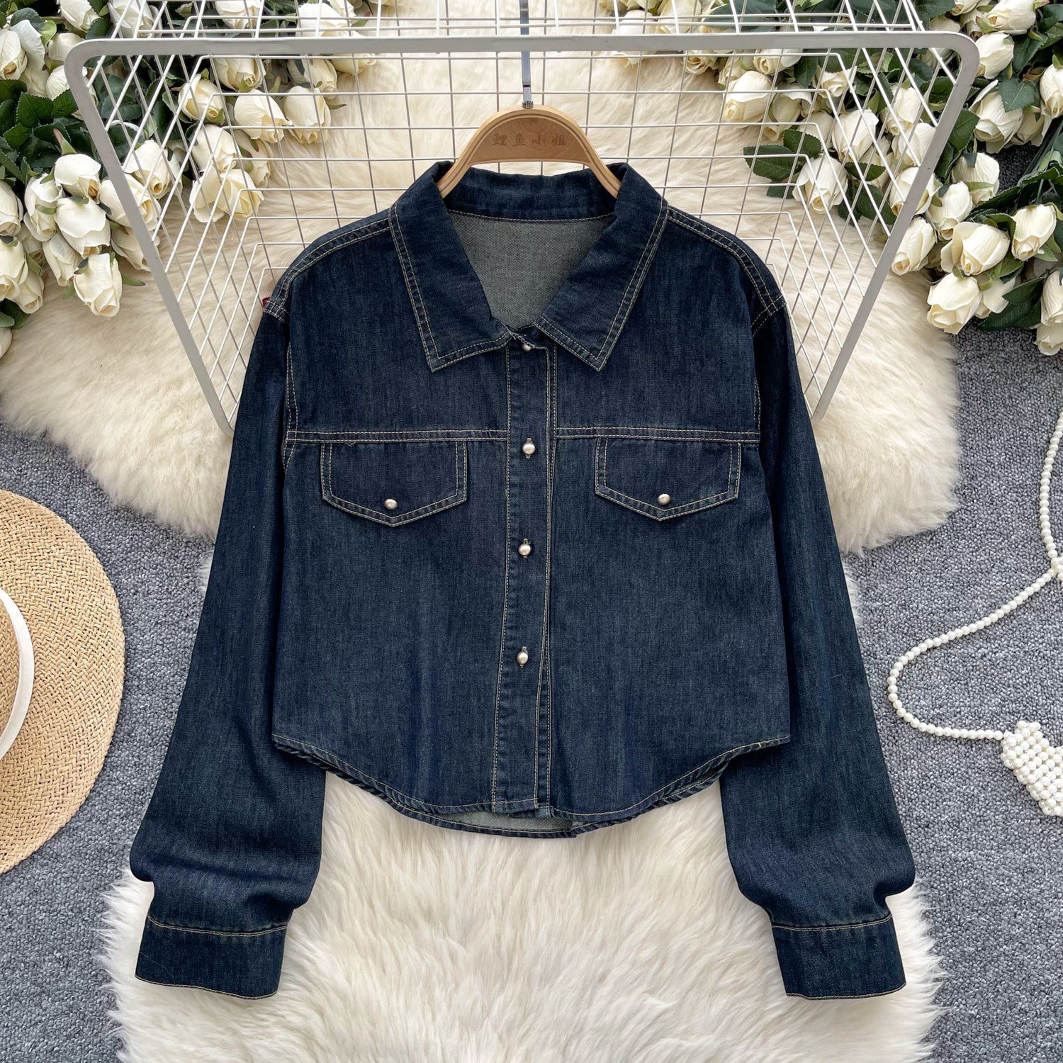 Örgü Şal ile Denim Gömlek