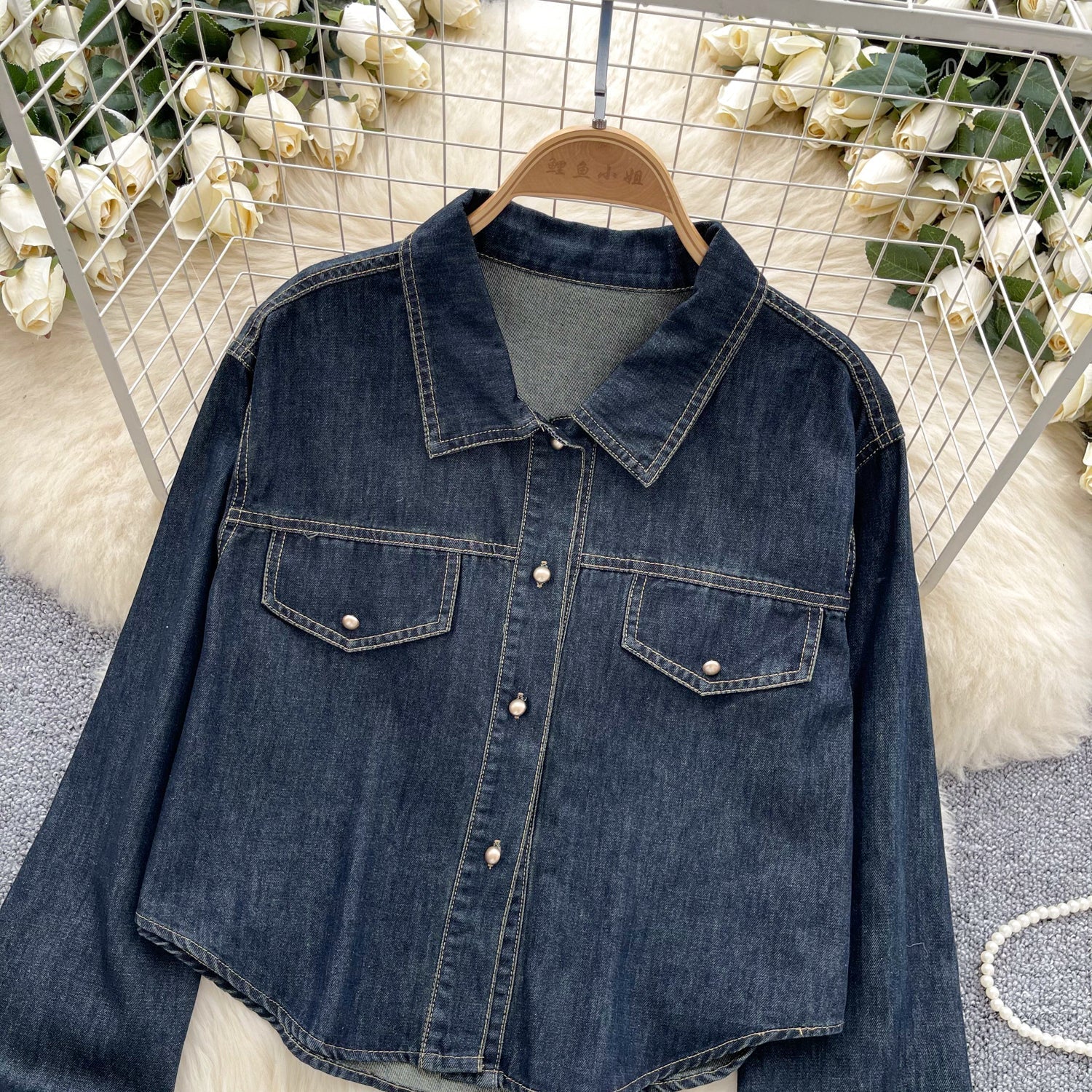 Örgü Şal ile Denim Gömlek