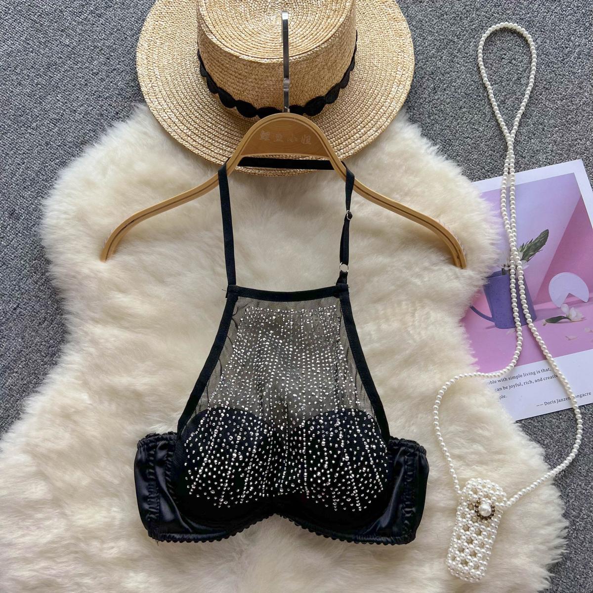 Taşlarla Süslenmiş Kısa Halter Üst